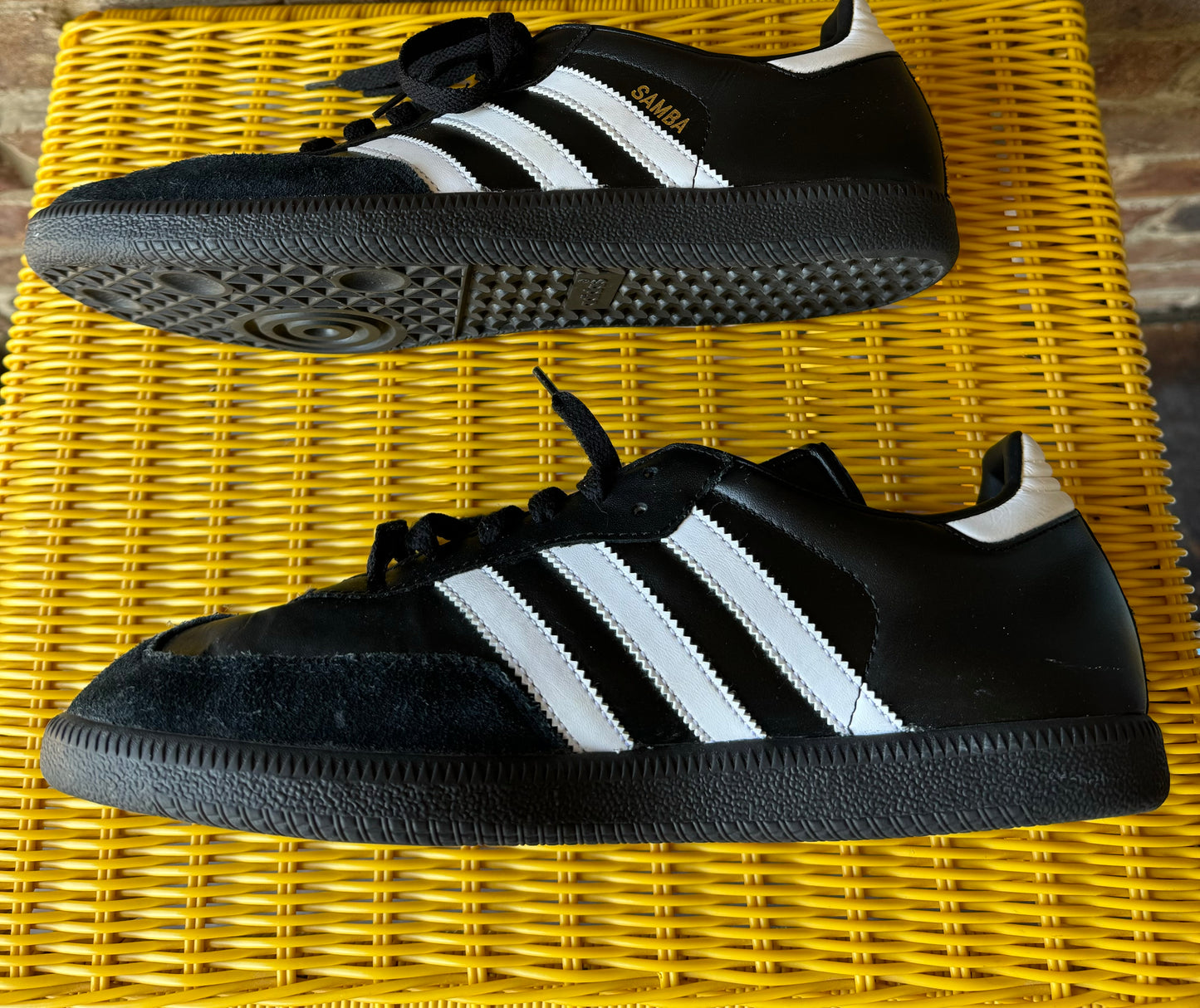 Adidas men’s samba classic soccer shoes